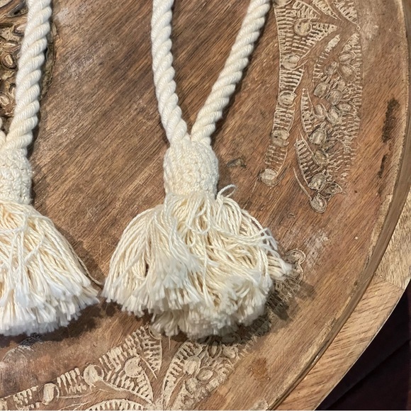 Set of 4 Curtain Tie Backs - Picture 2 of 5